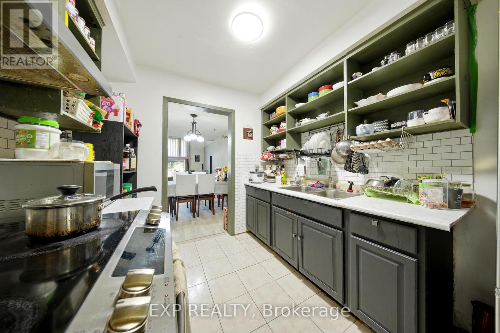 8 - 275 Manse Road, Toronto, ON