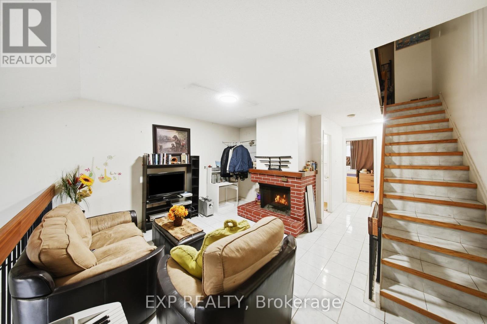 8 - 275 Manse Road, Toronto, ON
