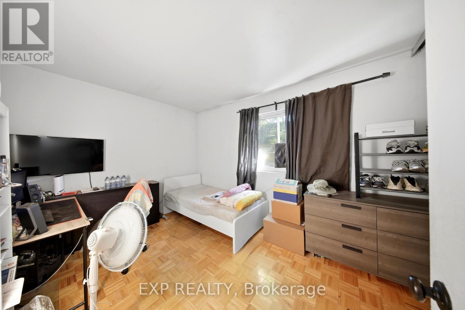 8 - 275 Manse Road, Toronto, ON