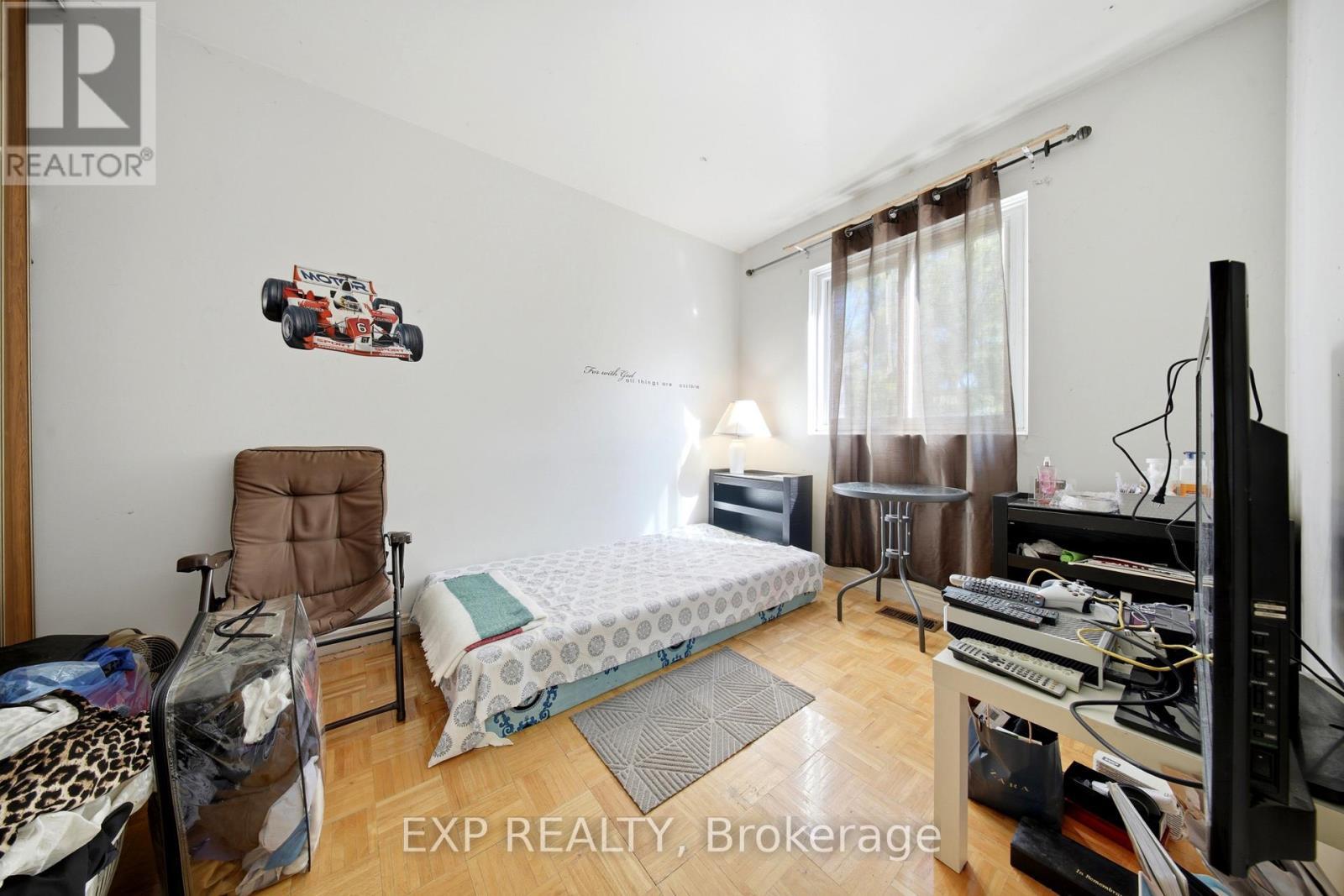 8 - 275 Manse Road, Toronto, ON