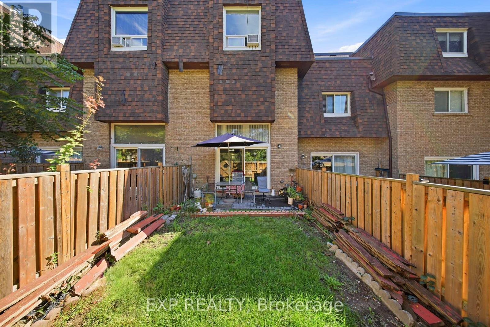 8 - 275 Manse Road, Toronto, ON
