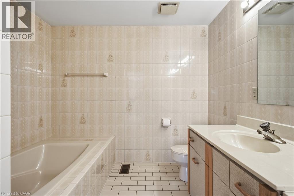 527 Anndale Court, Waterloo, ON