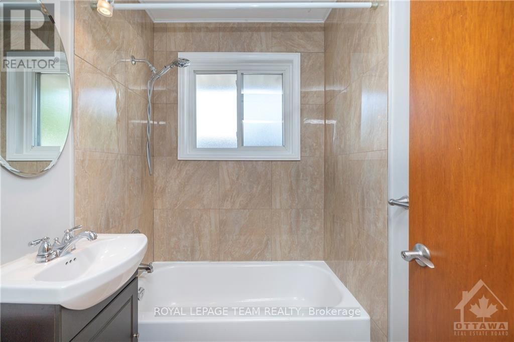 Unit 2 - Bathroom - 676 Borthwick Avenue, Ottawa, ON