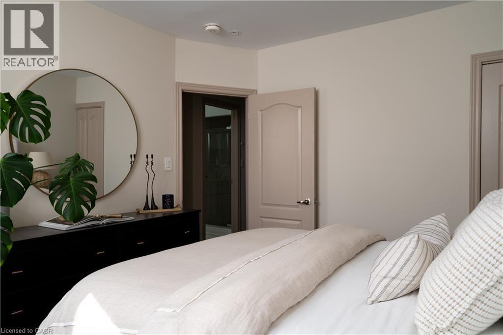 Neutral tone walls with coordinating interior doors - 50 Norway Avenue, Hamilton, ON