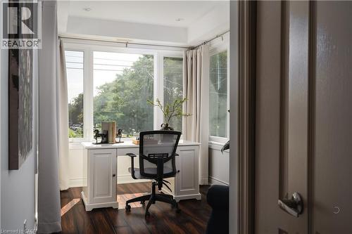 Hardwood-finish flooring, recessed lighting, expansive windows, built-in desk cabinetry, and a tray ceiling - 50 Norway Avenue, Hamilton, ON 