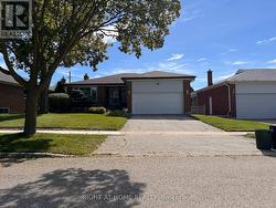 UPPER - 30 NORBERT CRESCENT Toronto, ON M9C 3J9