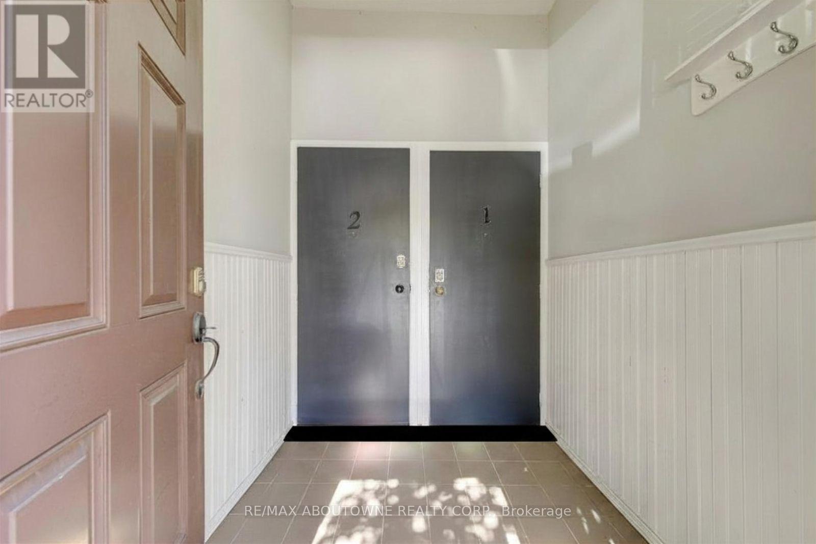 Foyer - 100 Grant Avenue, Hamilton, ON