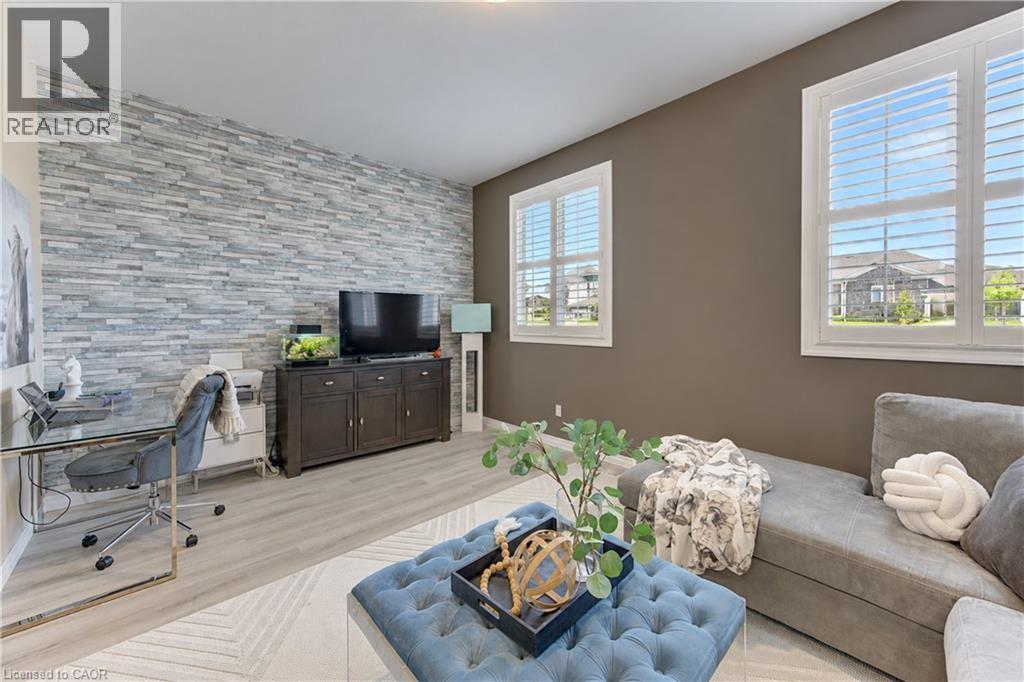 Accent wall with stacked stone detailing - 428 Freure Drive, Cambridge, ON