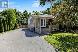33 MCDONALD DRIVE Aurora, ON L4G 2T4