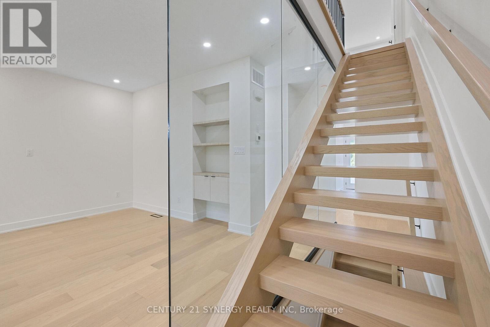Custom staircase with 3\" treads and wide stringers - 83 Boyce Avenue, Ottawa, ON