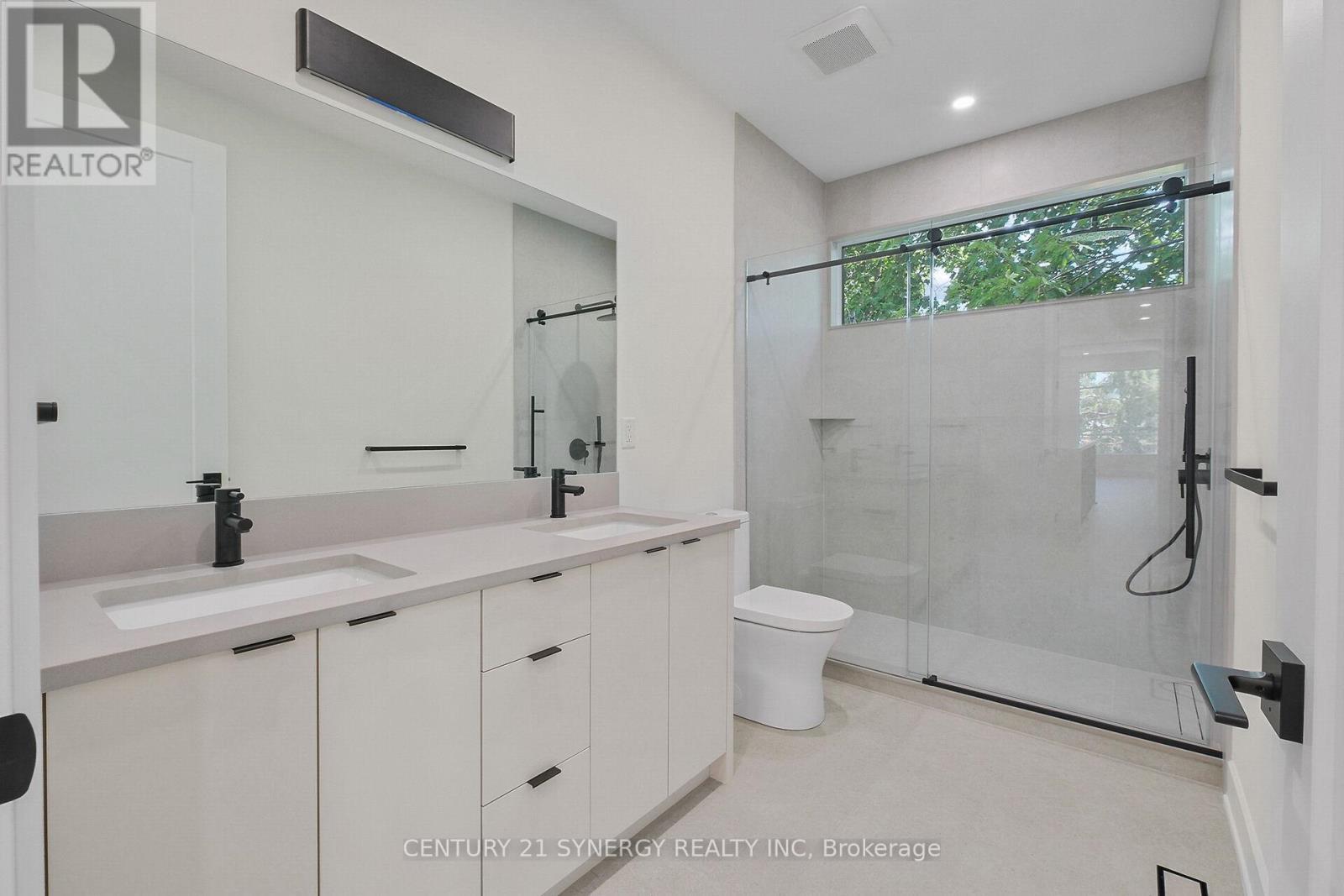 Main bathroom, large window, 24x48 Large tiles - 83 Boyce Avenue, Ottawa, ON