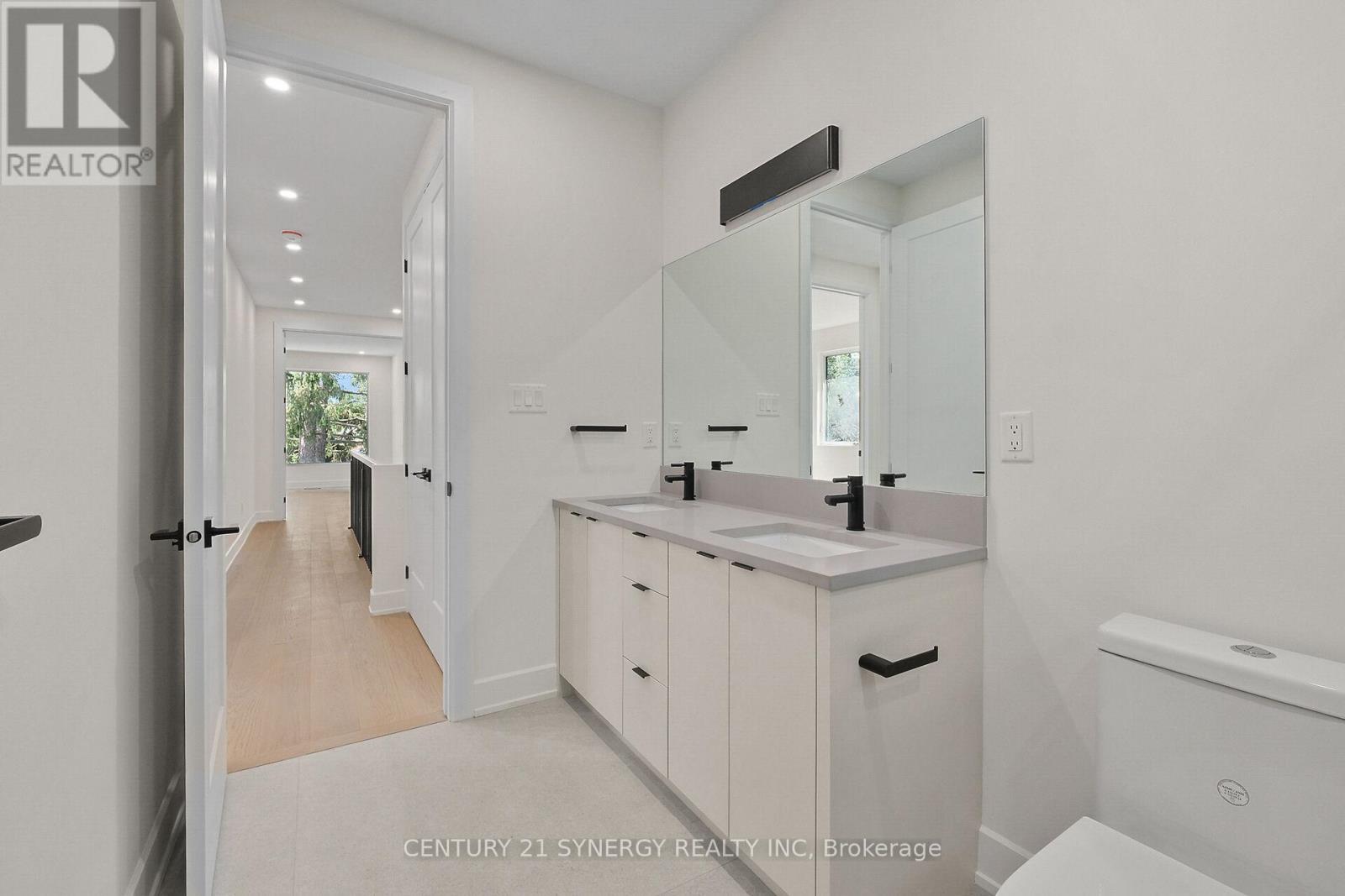 Double vanity Hanstone Quartz - 83 Boyce Avenue, Ottawa, ON
