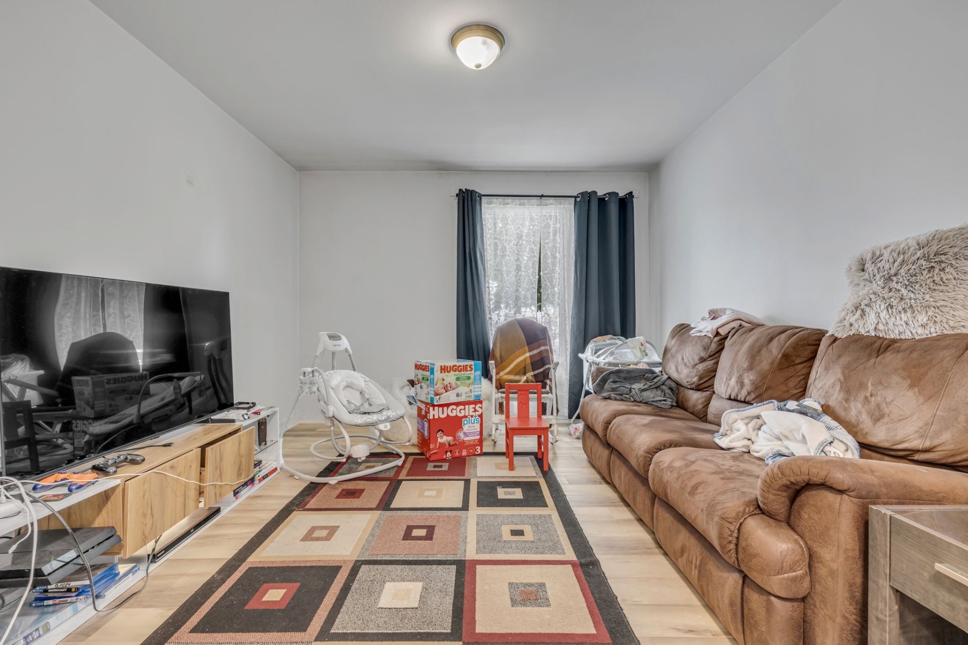 Living Room - 4 Rue Langevin, Québec (Beauport), QC