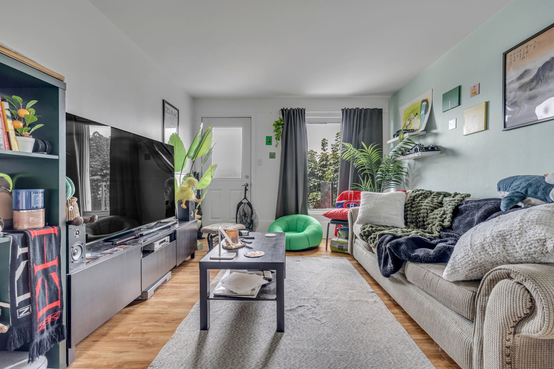 Living Room - 4 Rue Langevin, Québec (Beauport), QC