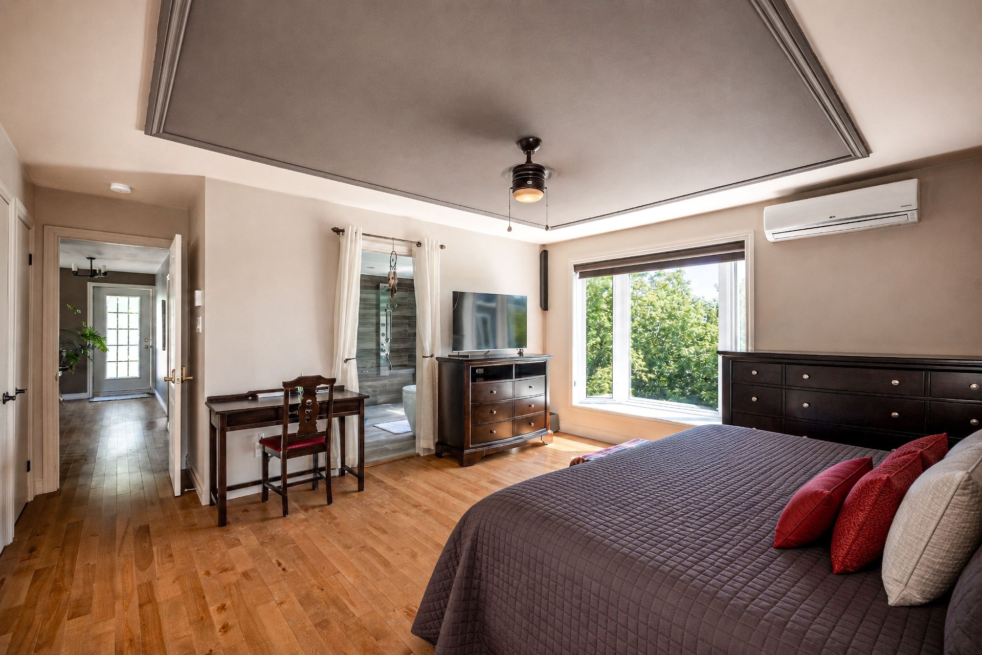 Master Bedroom - 1100 Av. Royale, Québec (Beauport), QC