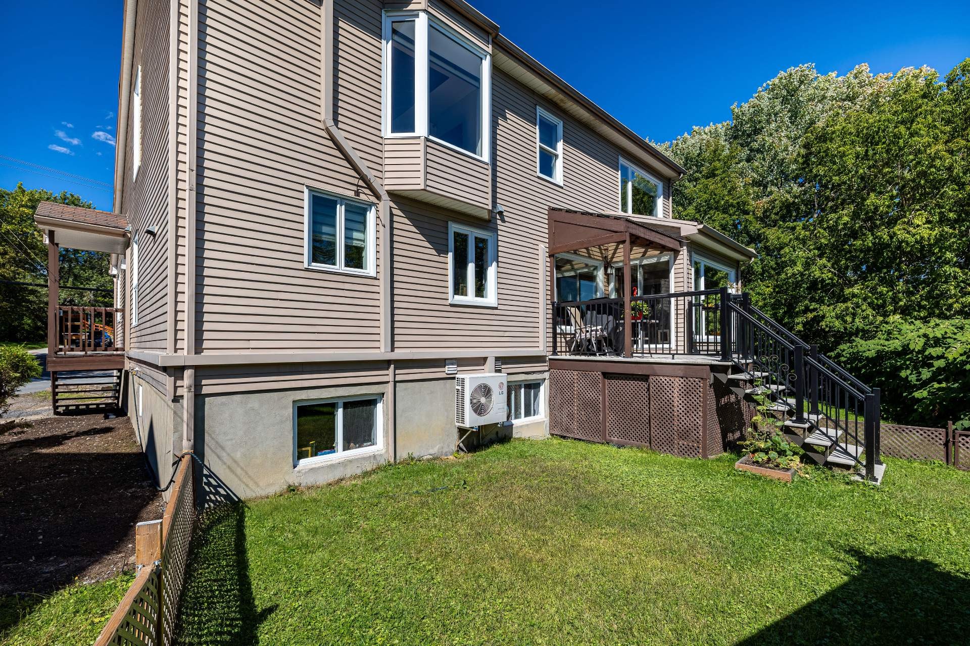 Back of Structure - 1100 Av. Royale, Québec (Beauport), QC