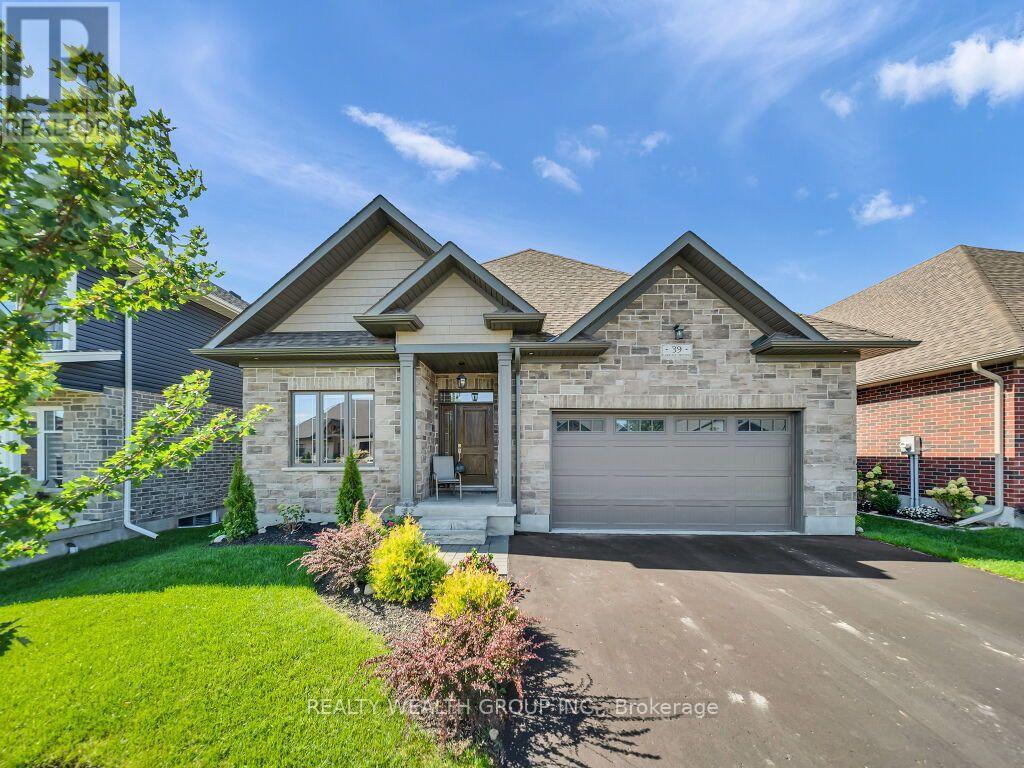 39 Carriage Crossing, Mapleton, ON