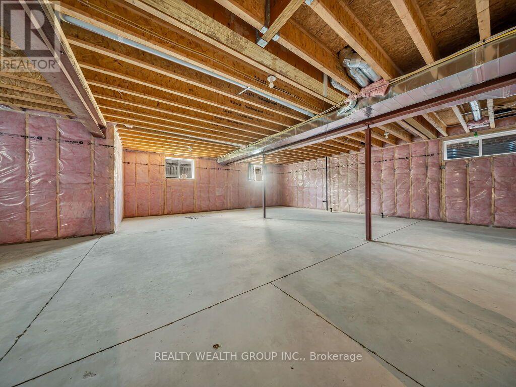 39 Carriage Crossing, Mapleton, ON