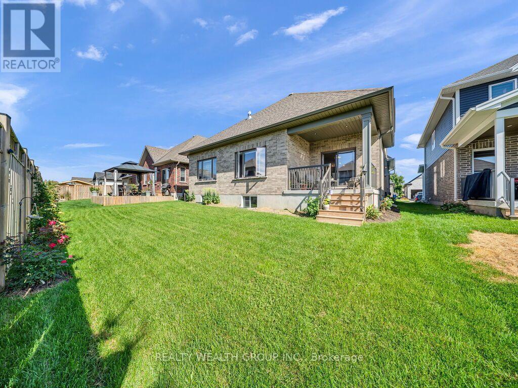 39 Carriage Crossing, Mapleton, ON