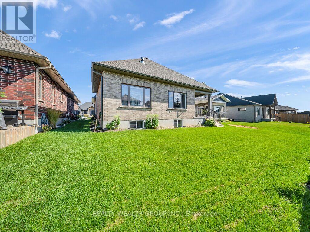 39 Carriage Crossing, Mapleton, ON