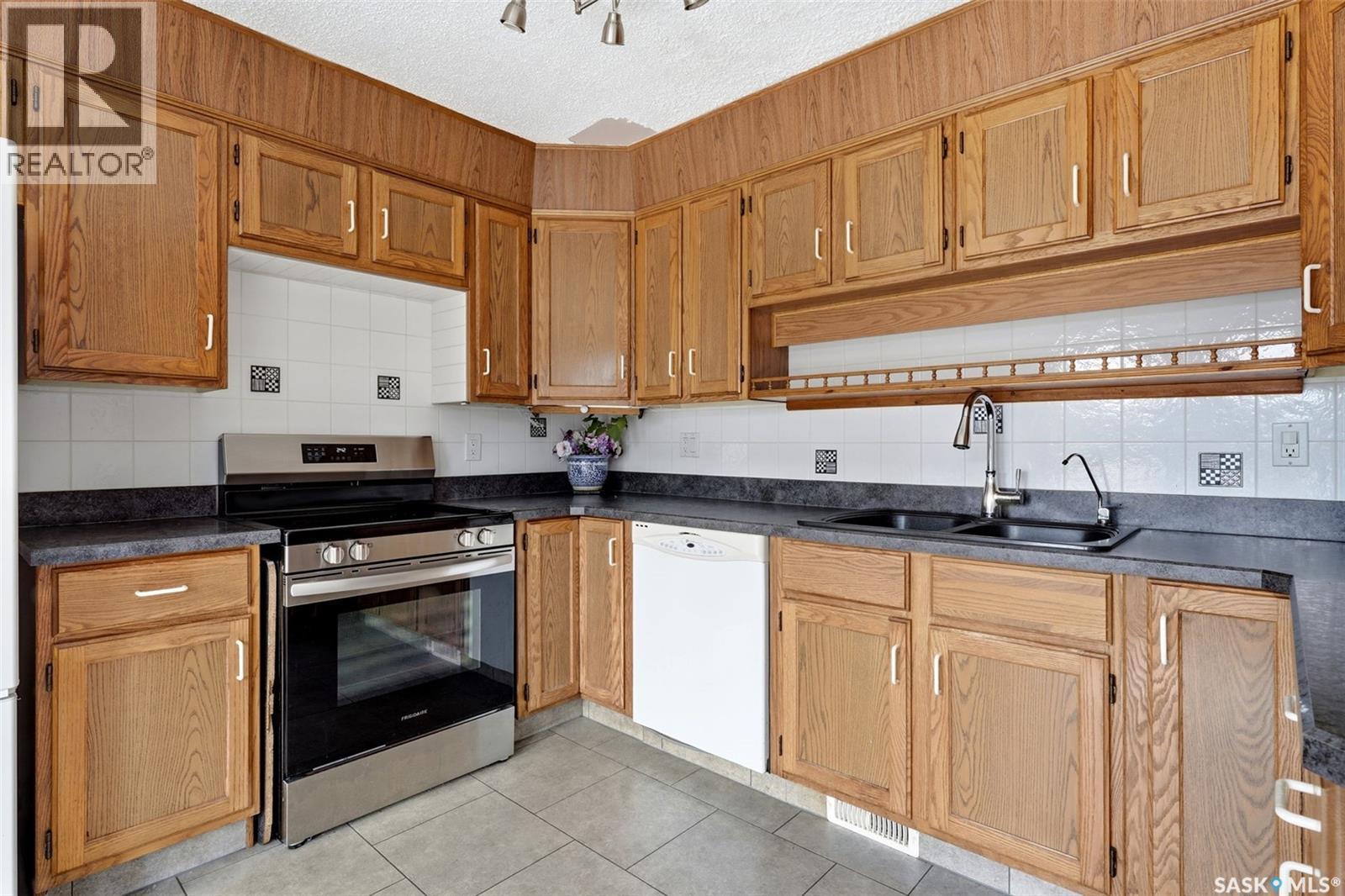 2807 Howell Drive E, Regina, SK