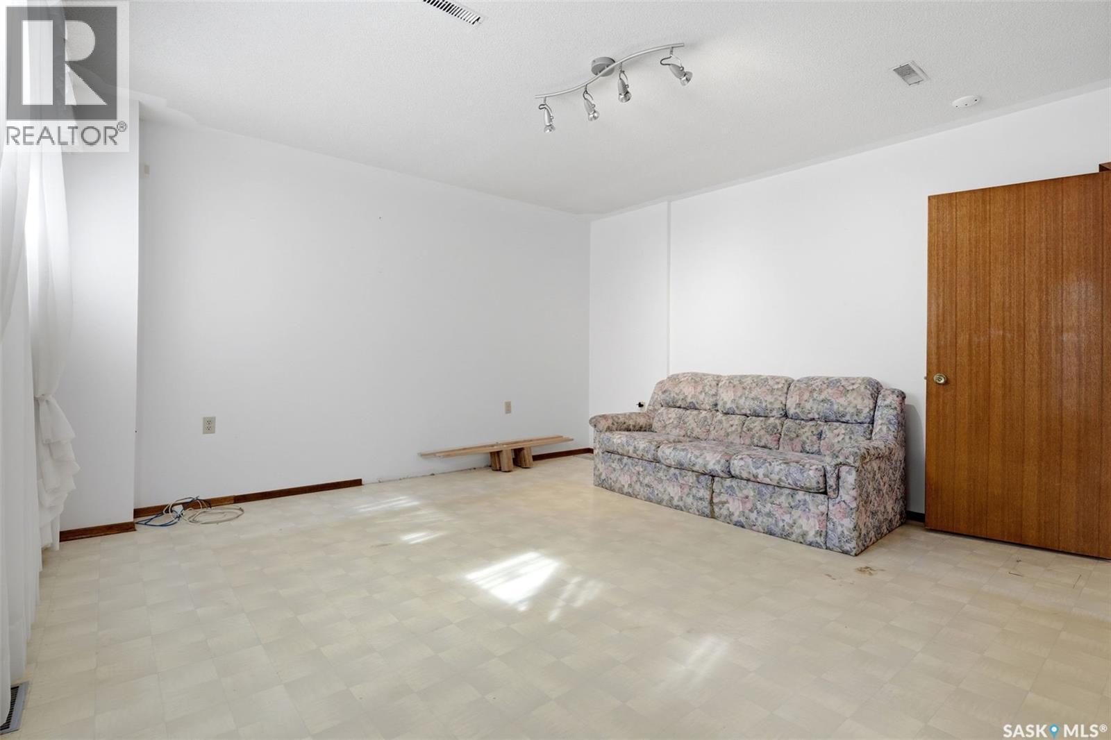 2807 Howell Drive E, Regina, SK