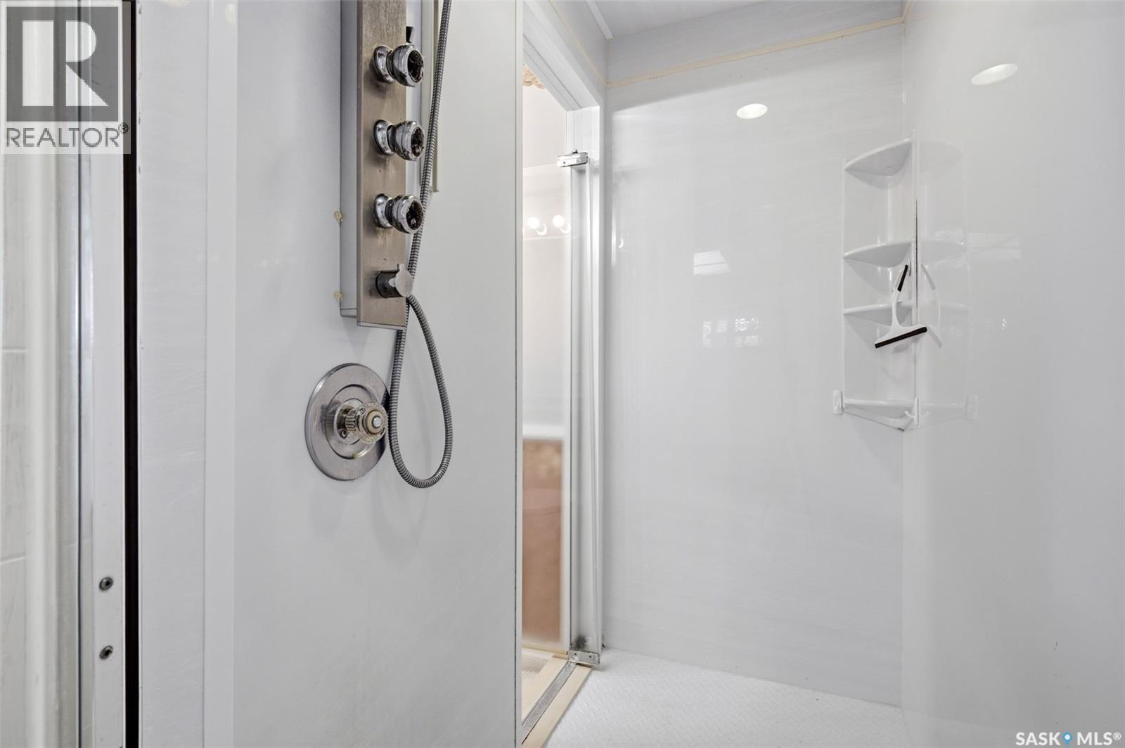 2807 Howell Drive E, Regina, SK