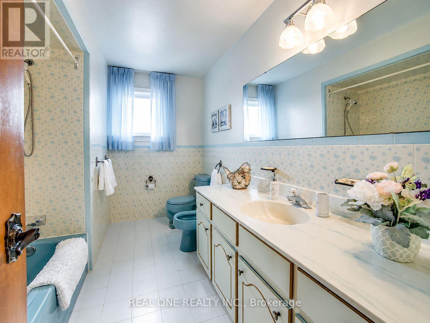 Upper - 2531 Cynara Road, Mississauga, ON