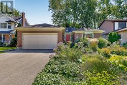 830 BERKSHIRE DRIVE Woodstock (Woodstock - North), ON N4S 8R5