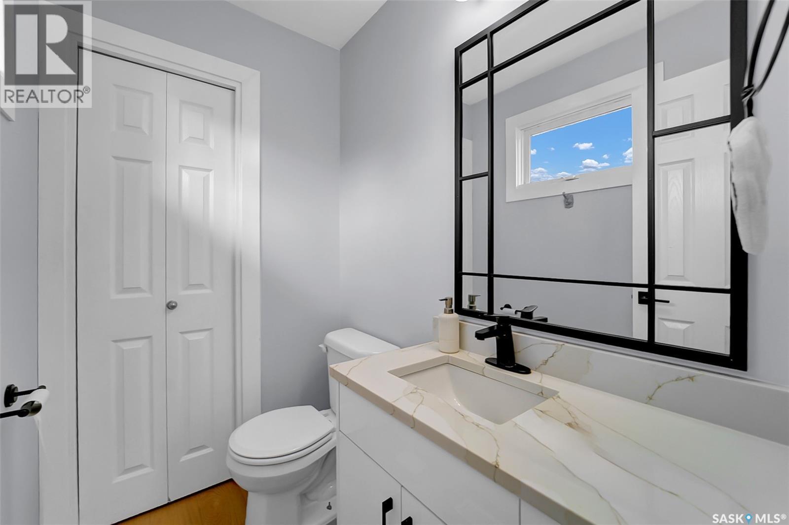 19 Barr Place, Saskatoon, SK - Indoor Photo Showing Bathroom