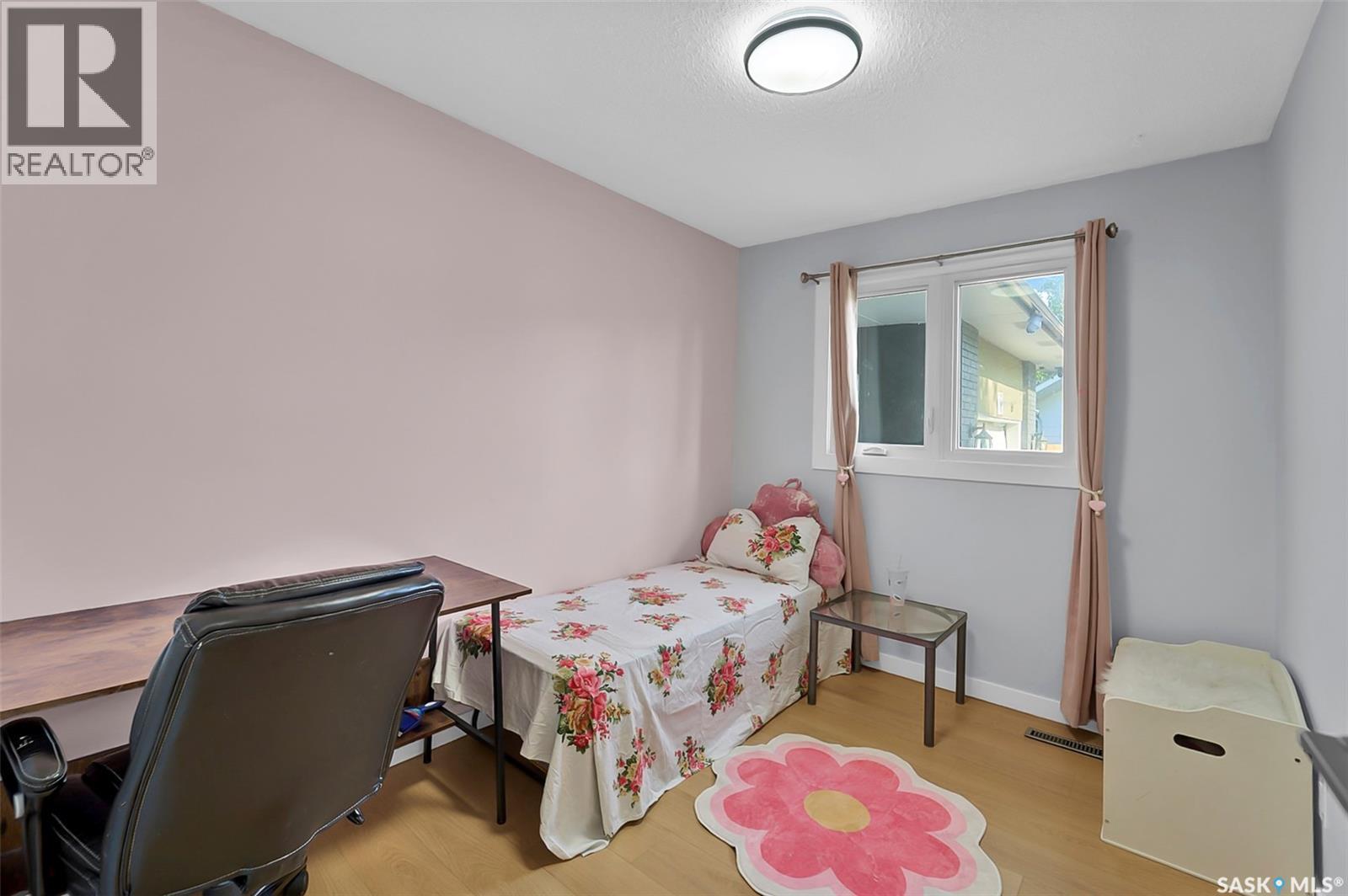 19 Barr Place, Saskatoon, SK - Indoor Photo Showing Bedroom