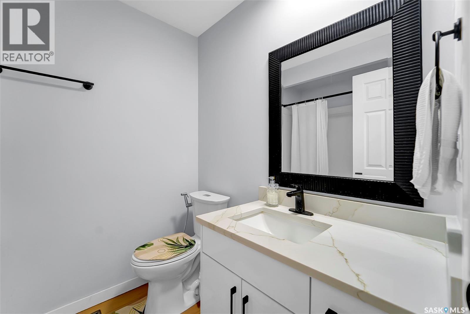 19 Barr Place, Saskatoon, SK - Indoor Photo Showing Bathroom