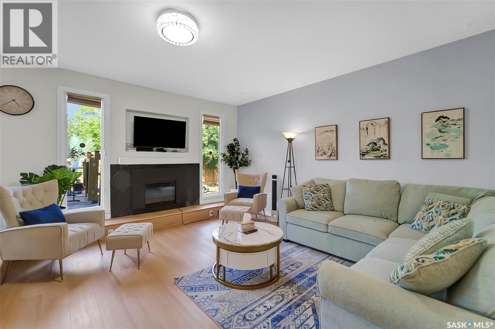 19 Barr Place, Saskatoon, SK - Indoor Photo Showing Living Room With Fireplace