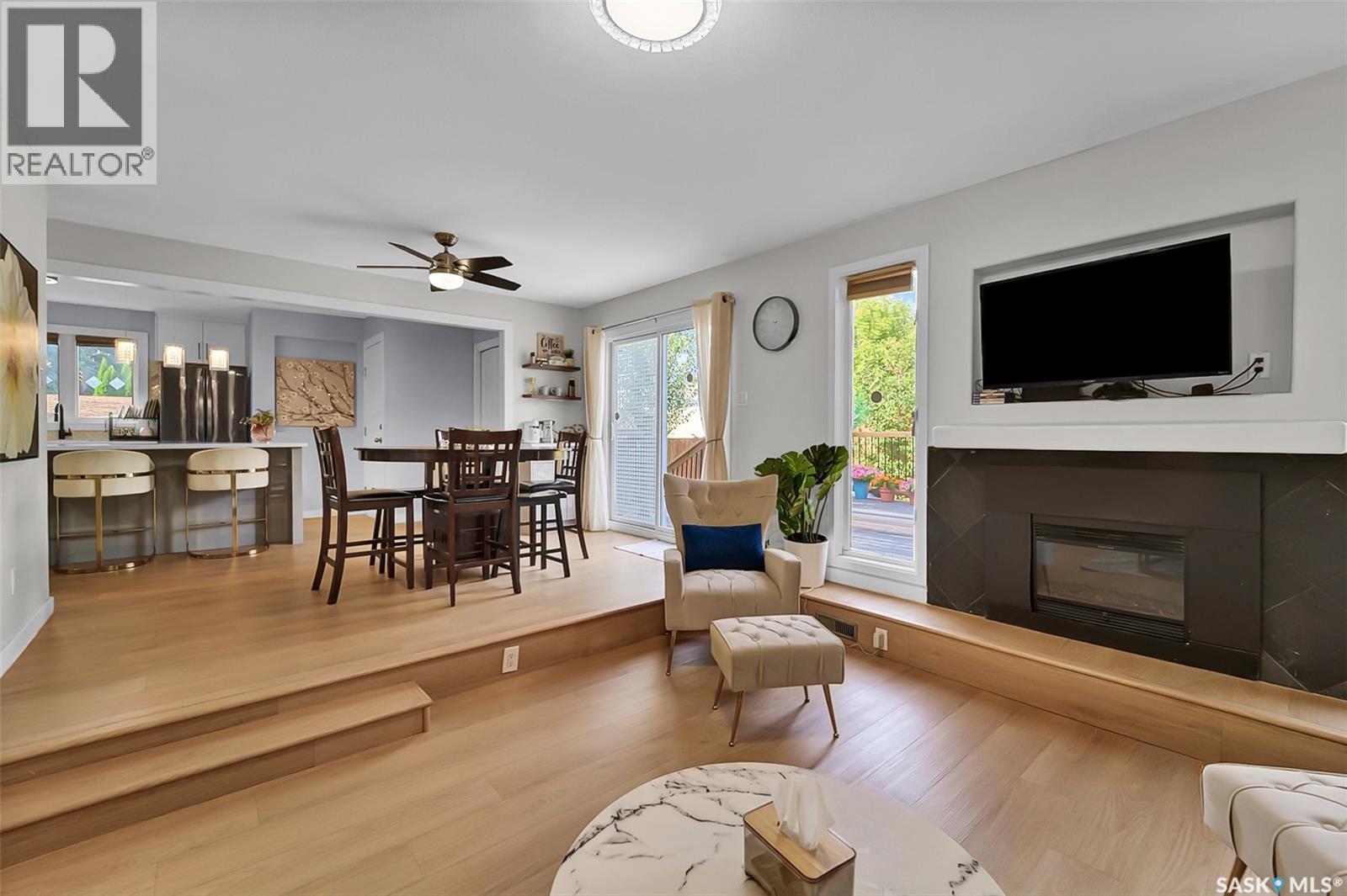 19 Barr Place, Saskatoon, SK - Indoor Photo Showing Living Room With Fireplace