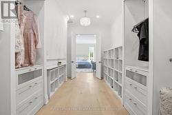 Walk-in Closet - 