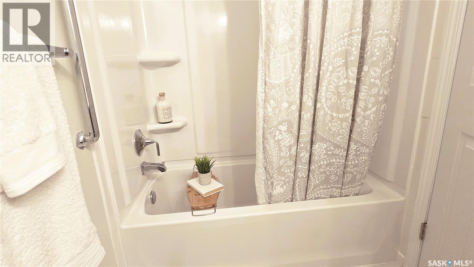 142 Blake Place, Saskatoon, SK - Indoor Photo Showing Bathroom