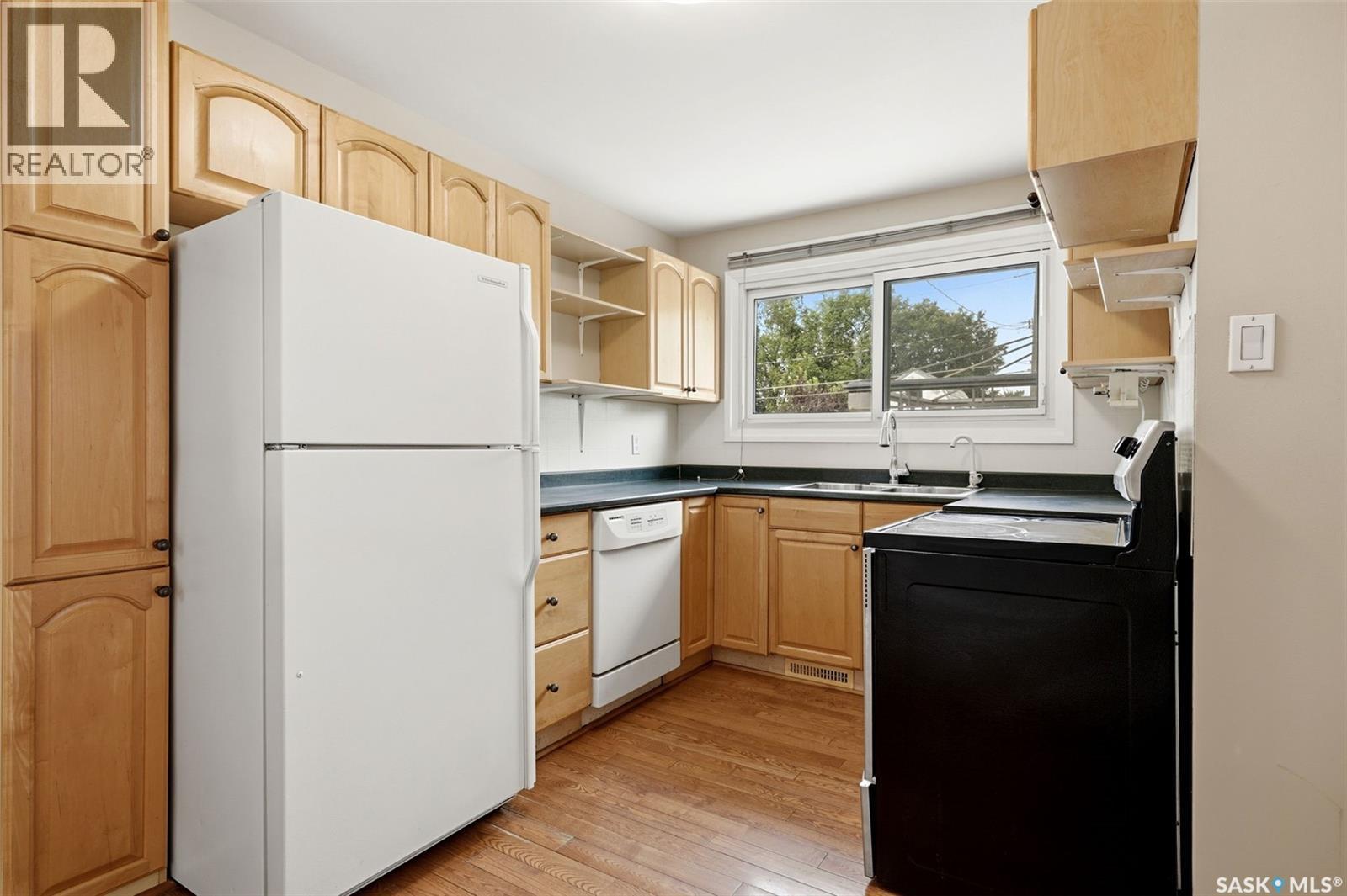202 Mccannel Street, Regina, SK - Indoor Photo Showing Kitchen