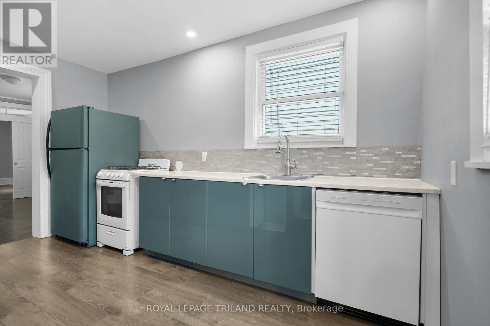 1 - 122 Centre Street, St. Thomas, ON - Indoor