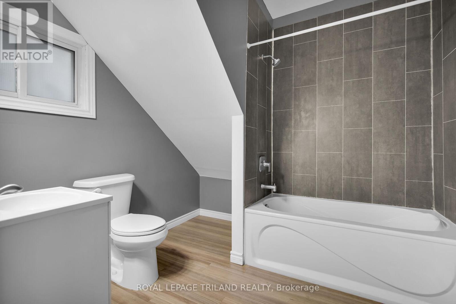 1 - 122 Centre Street, St. Thomas, ON - Indoor Photo Showing Other Room