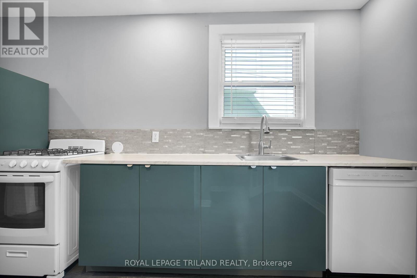 1 - 122 Centre Street, St. Thomas, ON - Indoor Photo Showing Kitchen