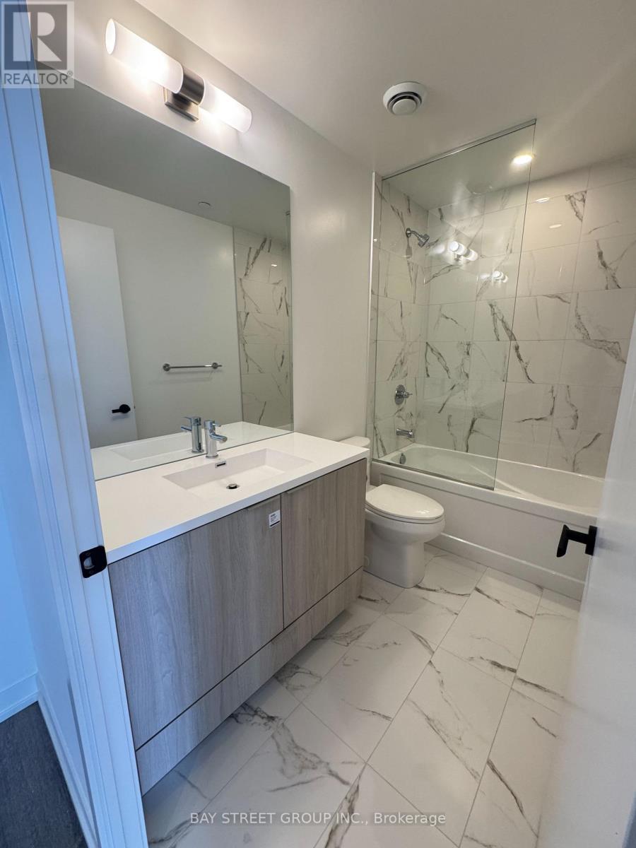 5510 - 8 Interchange Way, Vaughan, ON - Indoor Photo Showing Bathroom