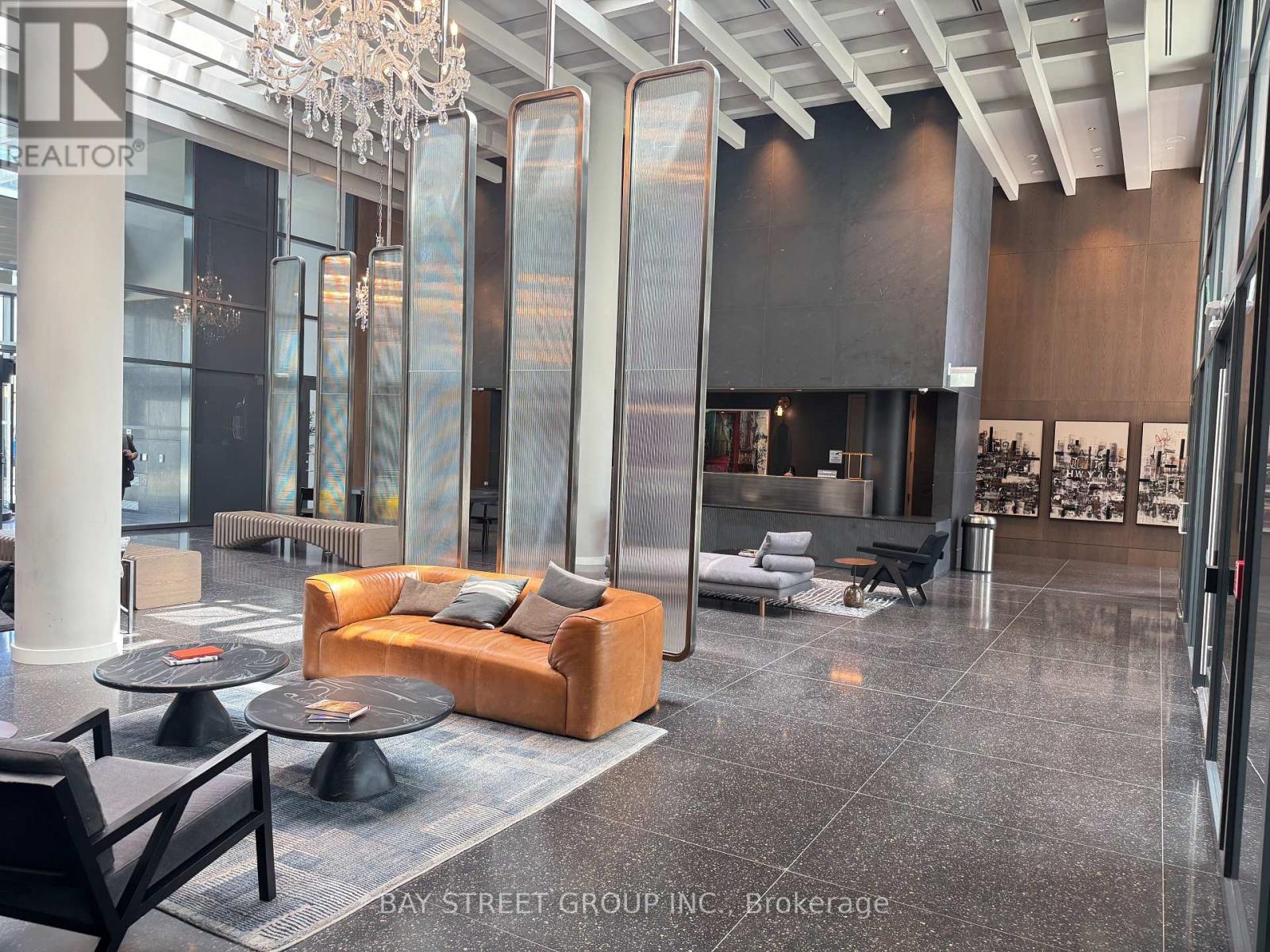 5510 - 8 Interchange Way, Vaughan, ON - Outdoor