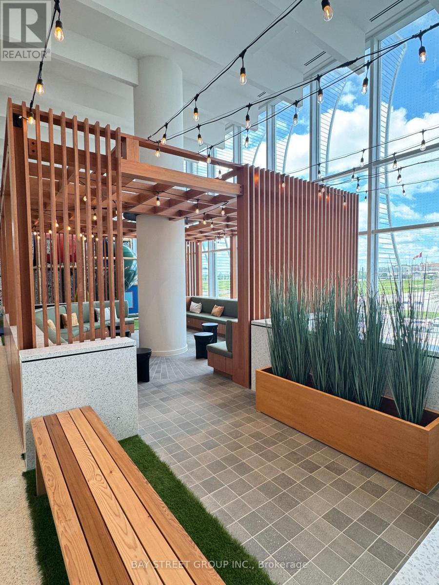 5510 - 8 Interchange Way, Vaughan, ON - Indoor