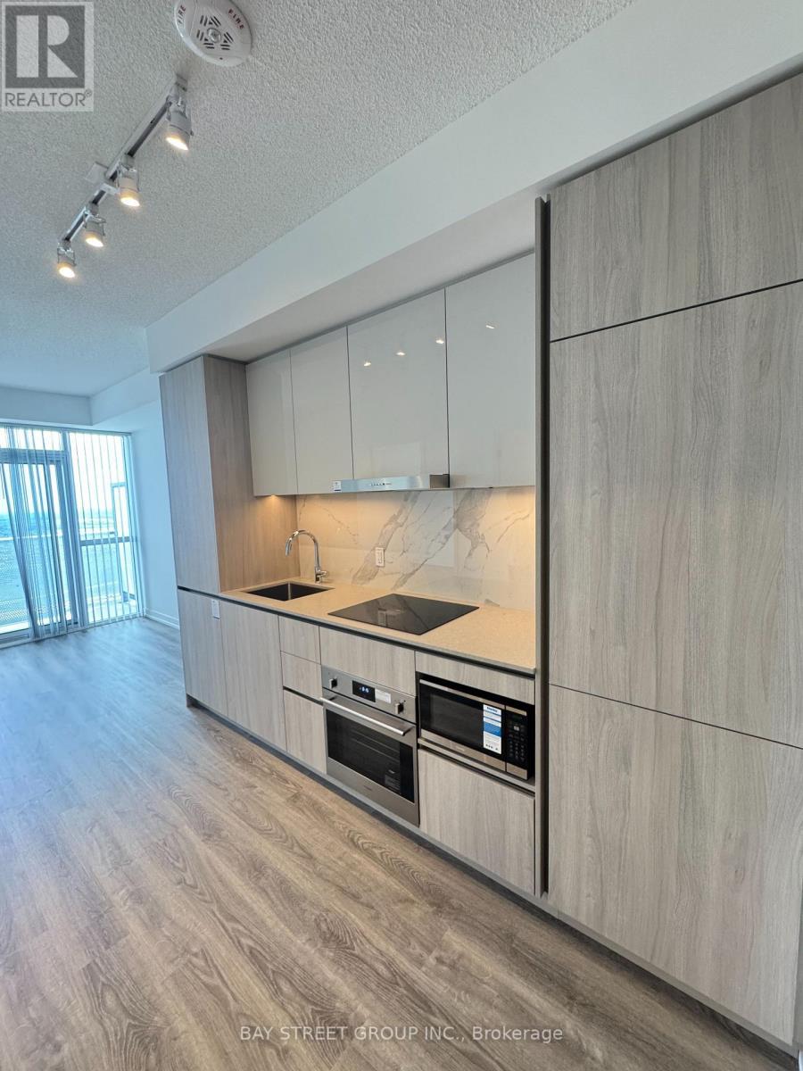 5510 - 8 Interchange Way, Vaughan, ON - Indoor Photo Showing Kitchen