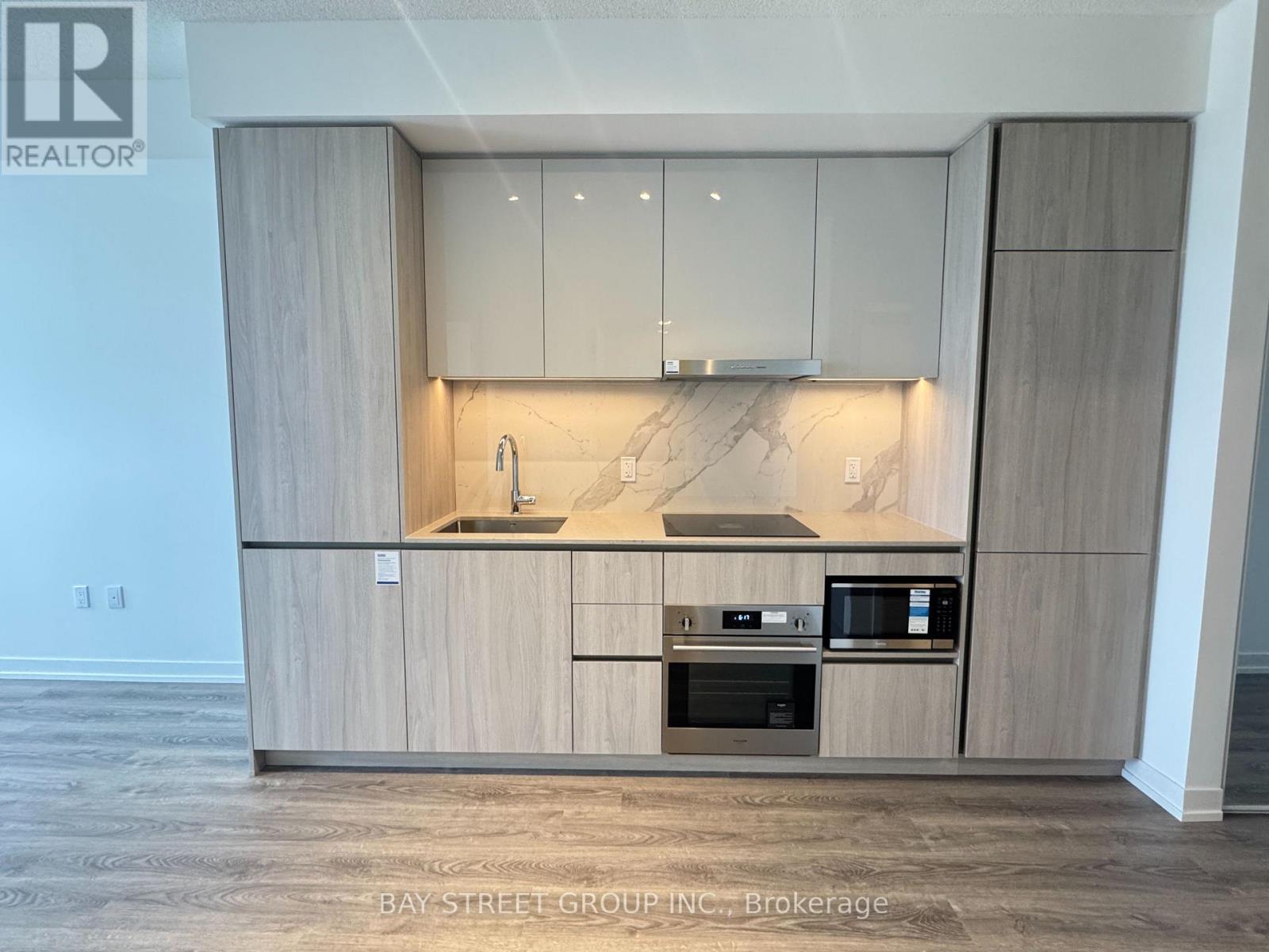 5510 - 8 Interchange Way, Vaughan, ON - Indoor Photo Showing Kitchen
