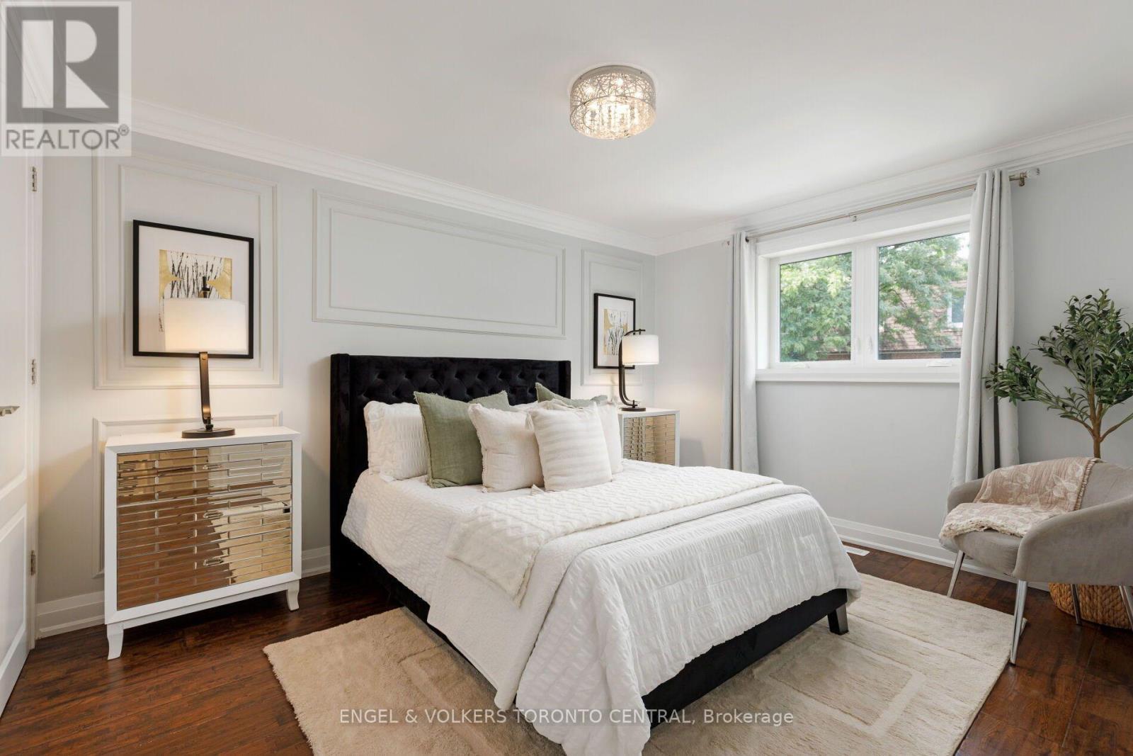 769 Annamore Road, Mississauga, ON - Indoor Photo Showing Bedroom