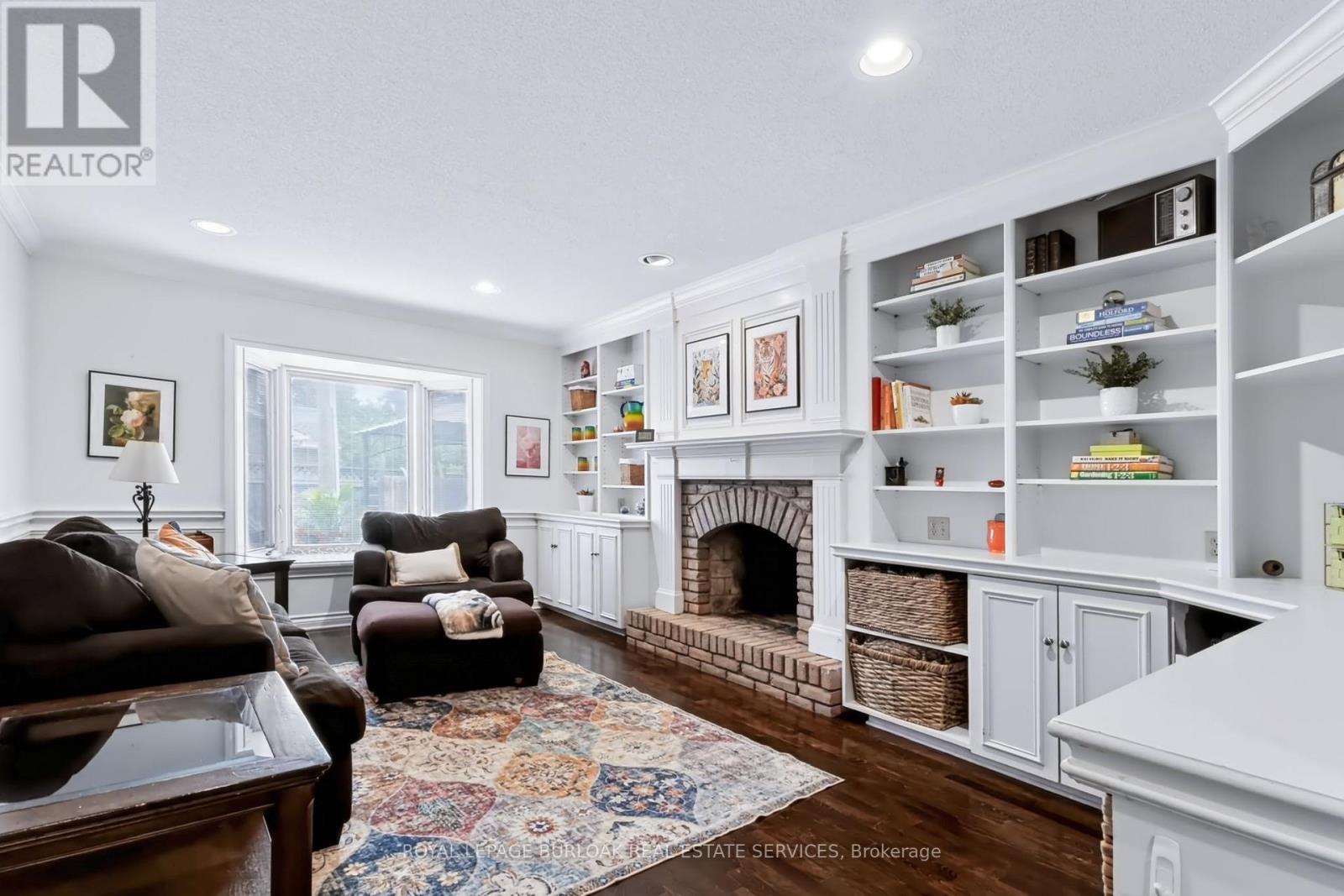 4248 Dunvegan Road, Burlington, ON - Indoor Photo Showing Living Room With Fireplace