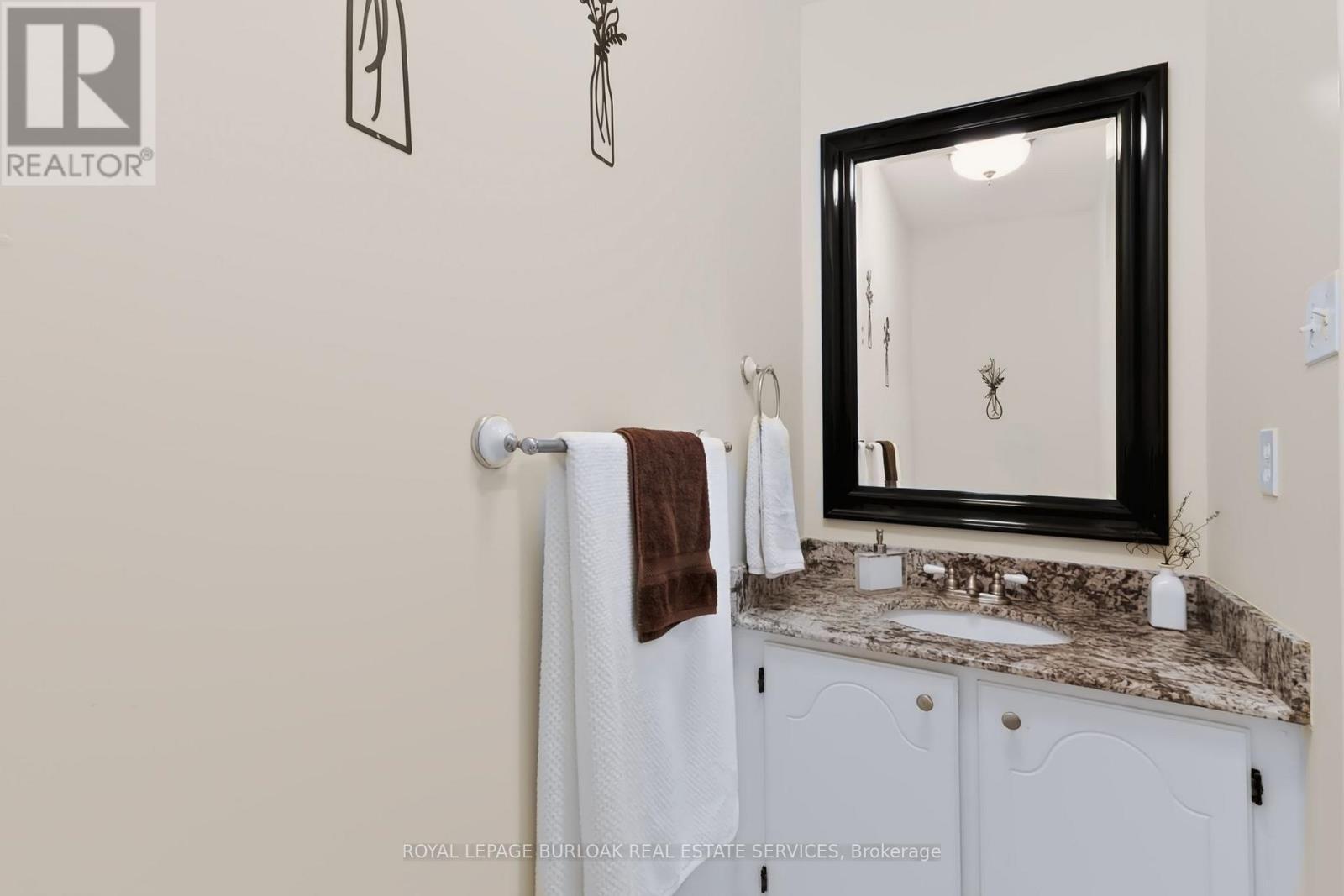4248 Dunvegan Road, Burlington, ON - Indoor Photo Showing Bathroom