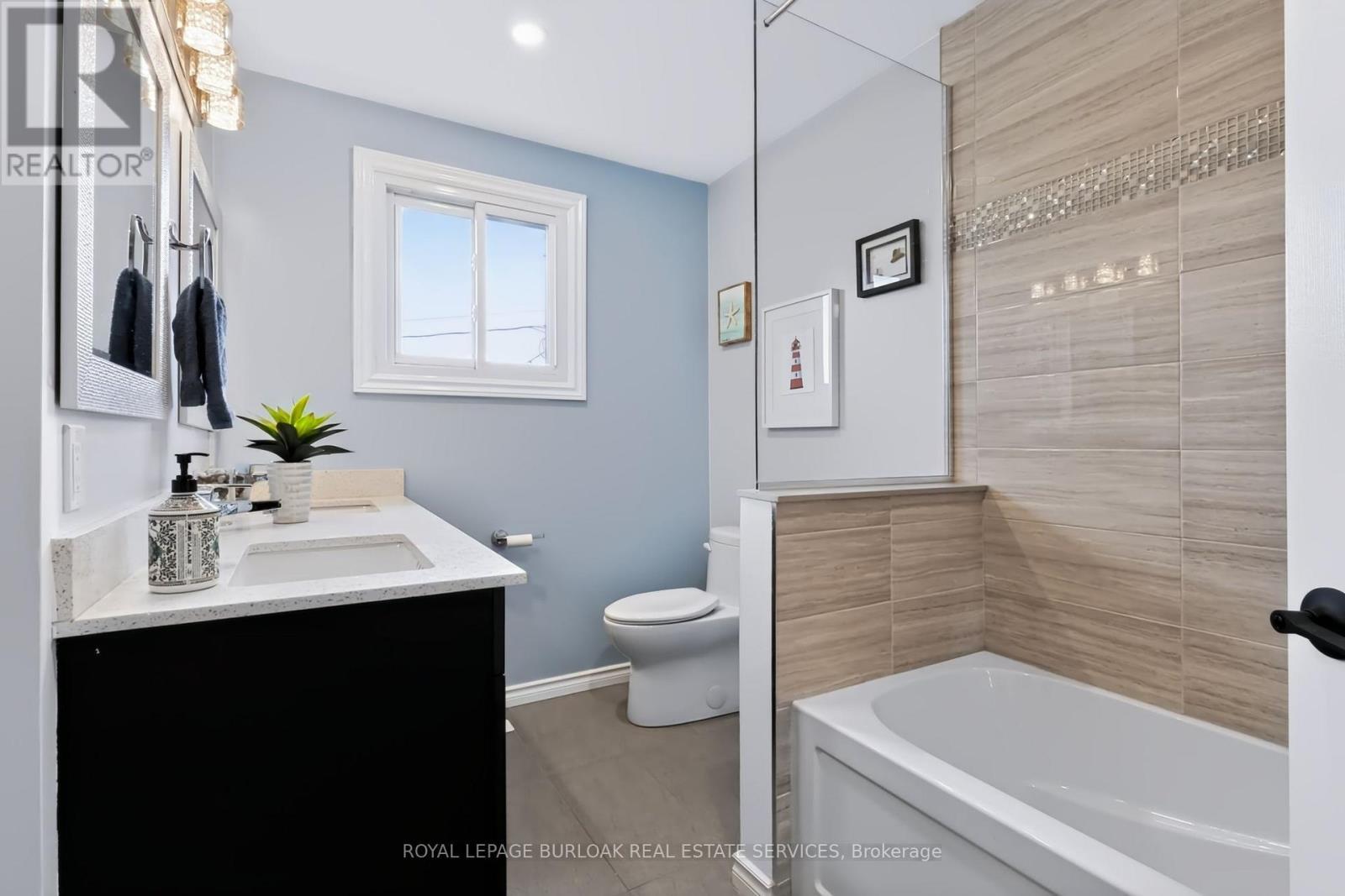 4248 Dunvegan Road, Burlington, ON - Indoor Photo Showing Bathroom