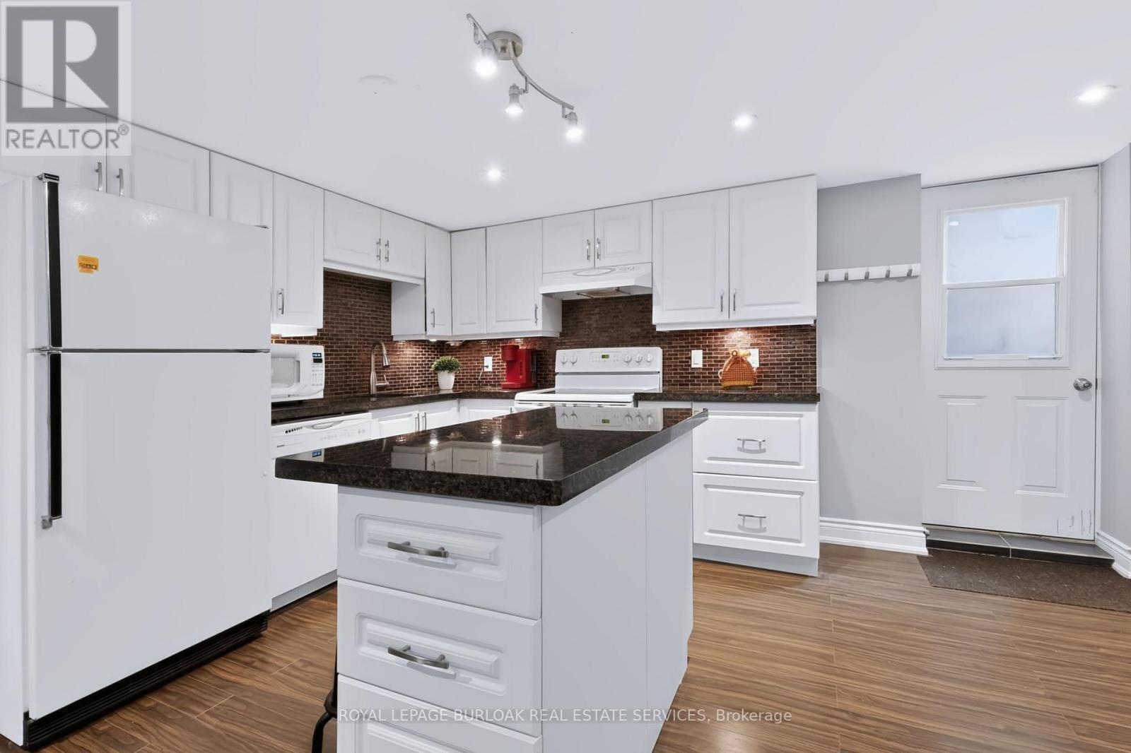 4248 Dunvegan Road, Burlington, ON - Indoor Photo Showing Kitchen